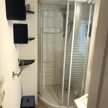 Mobilhome Sud Est Loisirs キャンプ場 *